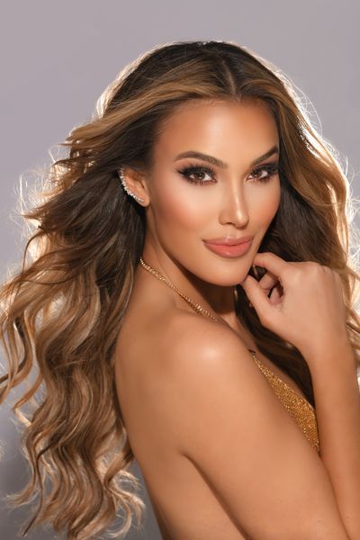 Miss World America 2023 Victoria DiSorbo to attend Holly Hill's Holiday events!